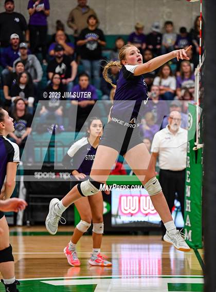 Thumbnail 2 in Schulenburg vs Stockdale  (UIL 2A Region IV Semifinal) photogallery.