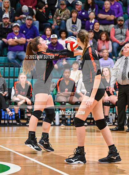 Thumbnail 3 in Schulenburg vs Stockdale  (UIL 2A Region IV Semifinal) photogallery.