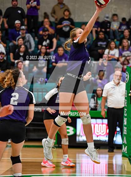 Thumbnail 1 in Schulenburg vs Stockdale  (UIL 2A Region IV Semifinal) photogallery.