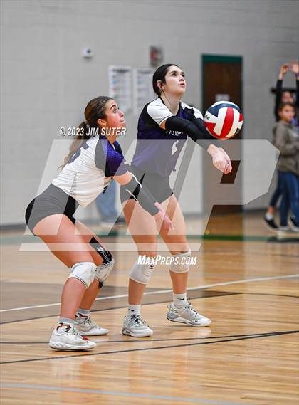 Thumbnail 2 in Schulenburg vs Stockdale  (UIL 2A Region IV Semifinal) photogallery.