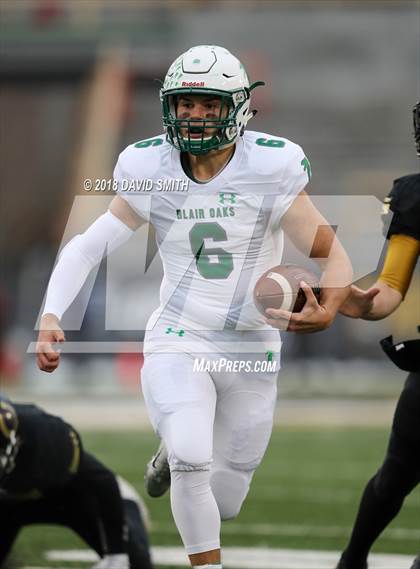 Thumbnail 1 in Lathrop vs. Blair Oaks (MSHSAA Class 2 Show-Me Bowl) photogallery.