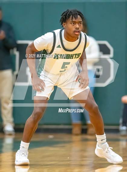 Thumbnail 2 in Wayne Country Day vs Greenfield (Greenfield Christmas Tournament) photogallery.