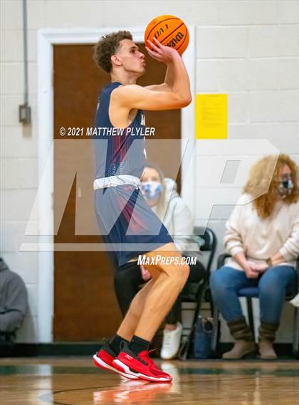 Thumbnail 3 in Wayne Country Day vs Greenfield (Greenfield Christmas Tournament) photogallery.
