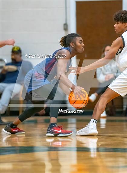 Thumbnail 2 in Wayne Country Day vs Greenfield (Greenfield Christmas Tournament) photogallery.