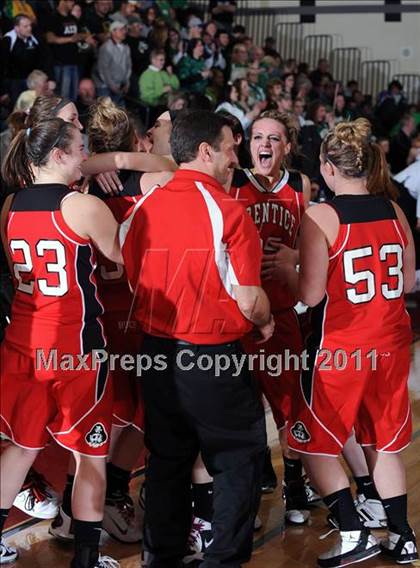 Thumbnail 1 in Siren vs. Prentice (WIAA D5 Sectional Final) photogallery.