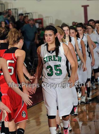 Thumbnail 1 in Siren vs. Prentice (WIAA D5 Sectional Final) photogallery.