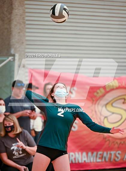 Thumbnail 1 in Willow Canyon vs Helix (Southern California Invitational) photogallery.