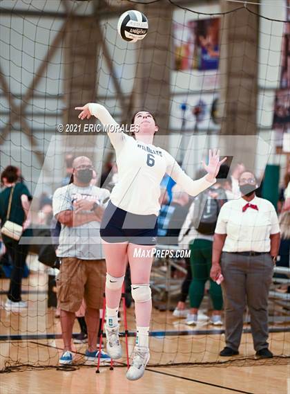 Thumbnail 1 in Willow Canyon vs Helix (Southern California Invitational) photogallery.