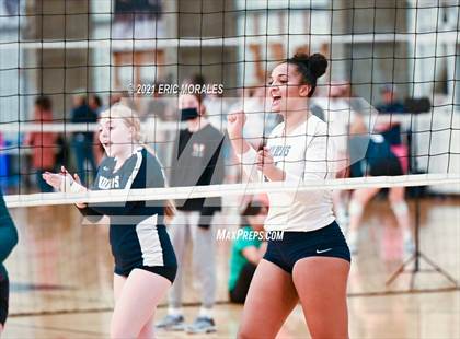 Thumbnail 2 in Willow Canyon vs Helix (Southern California Invitational) photogallery.