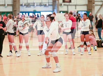 Thumbnail 2 in Willow Canyon vs Helix (Southern California Invitational) photogallery.