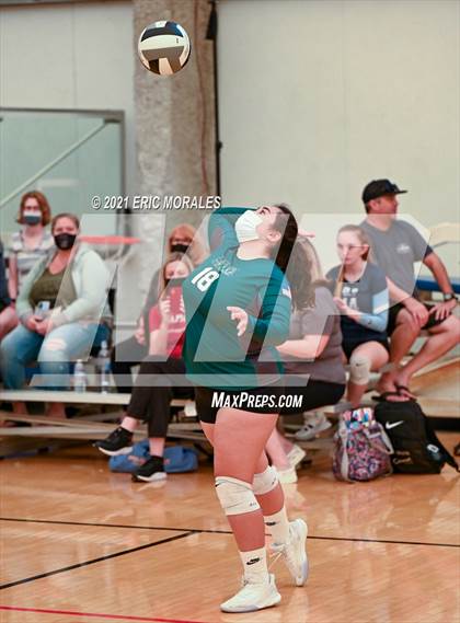 Thumbnail 2 in Willow Canyon vs Helix (Southern California Invitational) photogallery.