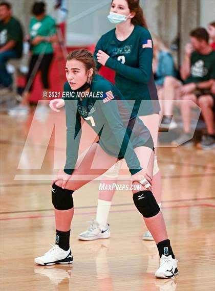 Thumbnail 2 in Willow Canyon vs Helix (Southern California Invitational) photogallery.