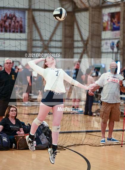 Thumbnail 1 in Willow Canyon vs Helix (Southern California Invitational) photogallery.