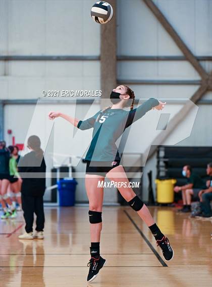 Thumbnail 1 in Willow Canyon vs Helix (Southern California Invitational) photogallery.