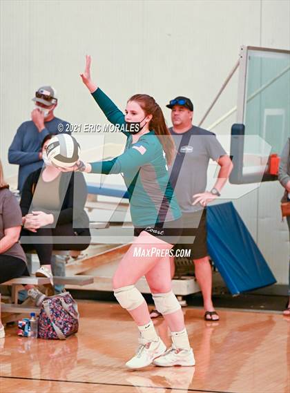 Thumbnail 2 in Willow Canyon vs Helix (Southern California Invitational) photogallery.