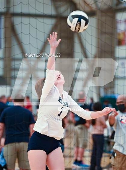 Thumbnail 3 in Willow Canyon vs Helix (Southern California Invitational) photogallery.