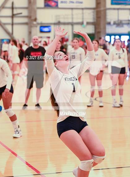Thumbnail 3 in Willow Canyon vs Helix (Southern California Invitational) photogallery.