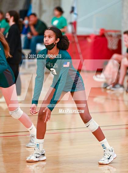 Thumbnail 2 in Willow Canyon vs Helix (Southern California Invitational) photogallery.