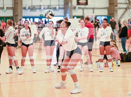 Thumbnail 3 in Willow Canyon vs Helix (Southern California Invitational) photogallery.