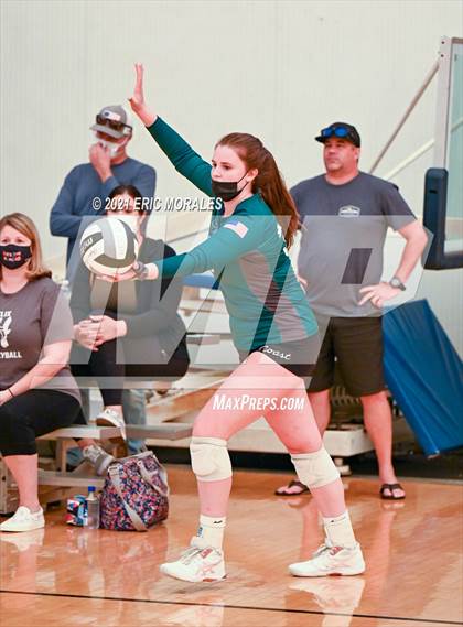 Thumbnail 3 in Willow Canyon vs Helix (Southern California Invitational) photogallery.