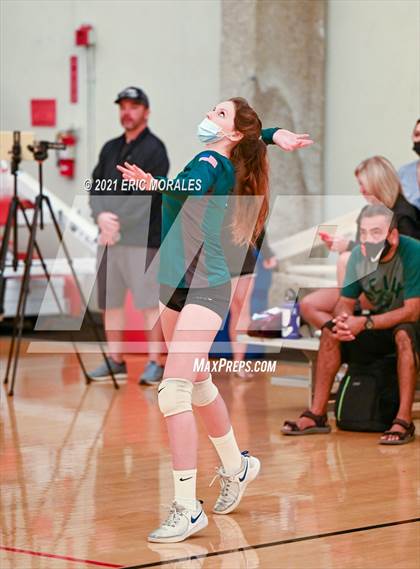 Thumbnail 1 in Willow Canyon vs Helix (Southern California Invitational) photogallery.