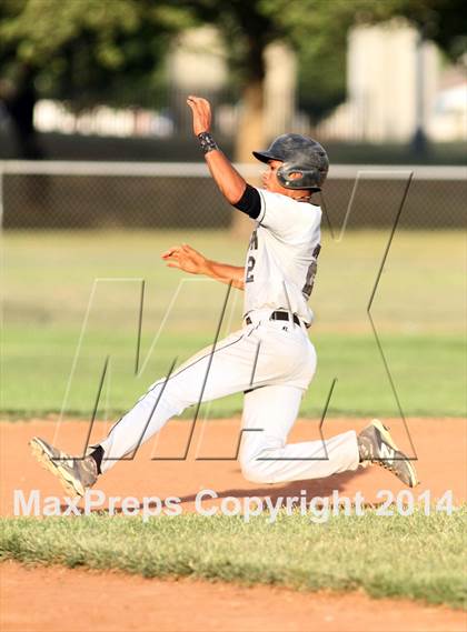 Thumbnail 1 in Newton vs. Heights (KSHSAA 5A Regional Playoff) photogallery.