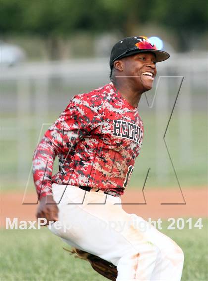 Thumbnail 3 in Newton vs. Heights (KSHSAA 5A Regional Playoff) photogallery.