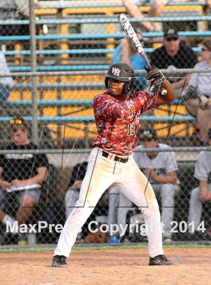 Thumbnail 1 in Newton vs. Heights (KSHSAA 5A Regional Playoff) photogallery.
