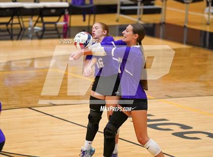 Thumbnail 2 in Seymour vs. Crown Point (Avon Classic) photogallery.