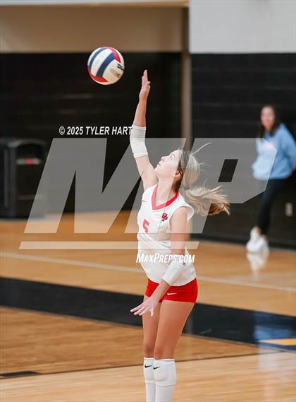 Thumbnail 2 in Seymour vs. Crown Point (Avon Classic) photogallery.