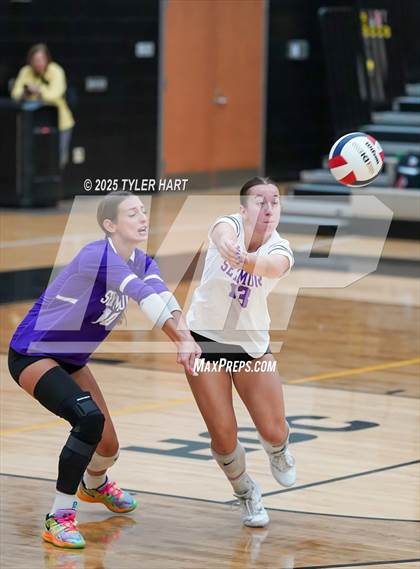 Thumbnail 3 in Seymour vs. Crown Point (Avon Classic) photogallery.