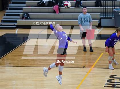 Thumbnail 3 in Seymour vs. Crown Point (Avon Classic) photogallery.