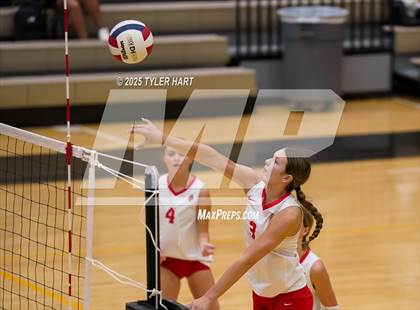 Thumbnail 2 in Seymour vs. Crown Point (Avon Classic) photogallery.