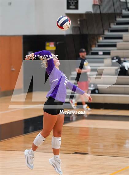 Thumbnail 1 in Seymour vs. Crown Point (Avon Classic) photogallery.