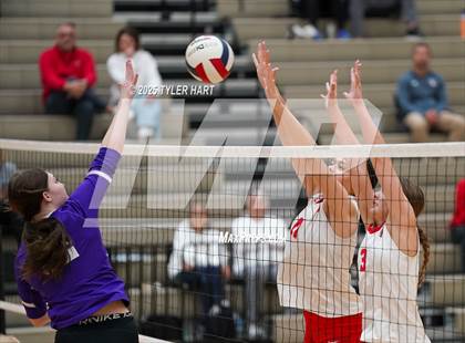 Thumbnail 2 in Seymour vs. Crown Point (Avon Classic) photogallery.