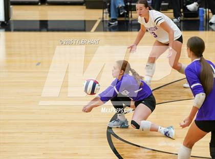 Thumbnail 2 in Seymour vs. Crown Point (Avon Classic) photogallery.
