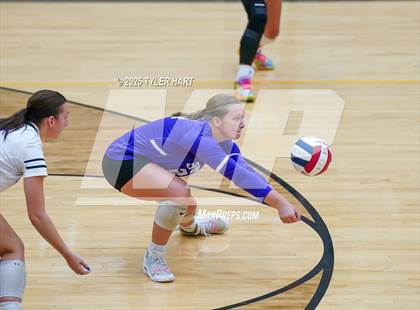 Thumbnail 3 in Seymour vs. Crown Point (Avon Classic) photogallery.
