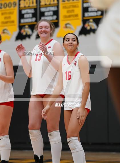 Thumbnail 2 in Seymour vs. Crown Point (Avon Classic) photogallery.