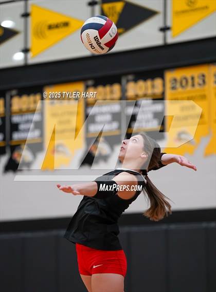 Thumbnail 1 in Seymour vs. Crown Point (Avon Classic) photogallery.