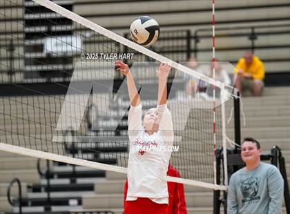 Thumbnail 2 in Seymour vs. Crown Point (Avon Classic) photogallery.