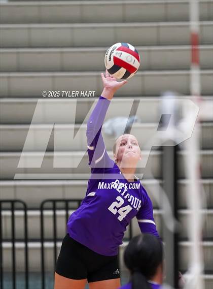 Thumbnail 2 in Seymour vs. Crown Point (Avon Classic) photogallery.