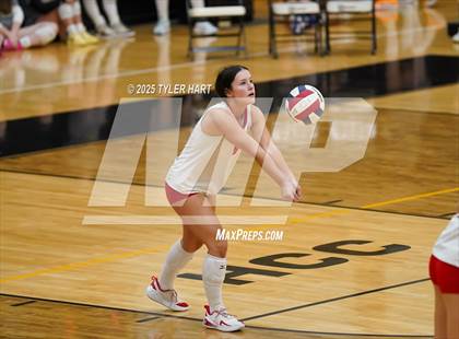 Thumbnail 3 in Seymour vs. Crown Point (Avon Classic) photogallery.