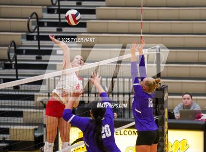 Thumbnail 2 in Seymour vs. Crown Point (Avon Classic) photogallery.