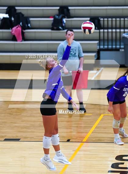 Thumbnail 2 in Seymour vs. Crown Point (Avon Classic) photogallery.