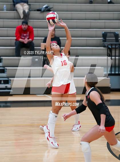 Thumbnail 3 in Seymour vs. Crown Point (Avon Classic) photogallery.