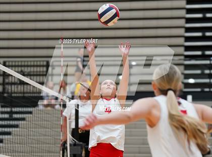 Thumbnail 3 in Seymour vs. Crown Point (Avon Classic) photogallery.