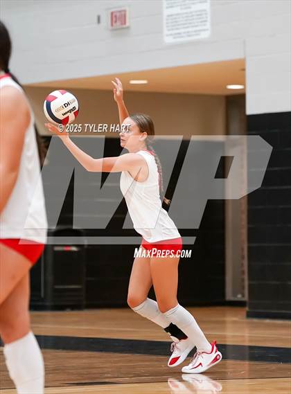 Thumbnail 3 in Seymour vs. Crown Point (Avon Classic) photogallery.