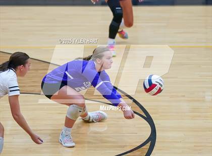Thumbnail 2 in Seymour vs. Crown Point (Avon Classic) photogallery.