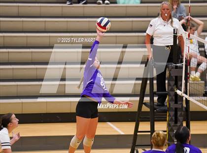 Thumbnail 3 in Seymour vs. Crown Point (Avon Classic) photogallery.