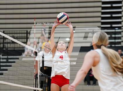 Thumbnail 2 in Seymour vs. Crown Point (Avon Classic) photogallery.